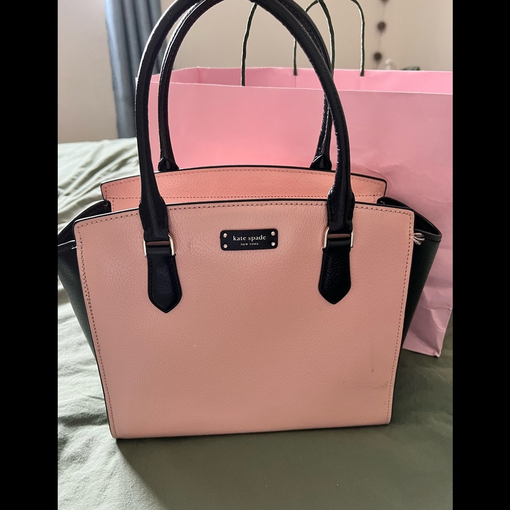 SOLD - ✨ Kate spade purse ♠️